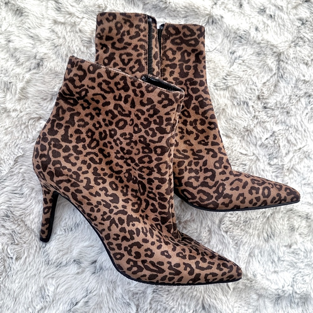 BP. Leopard Faux Suede Pointy Toe Ankle Boots Size 8